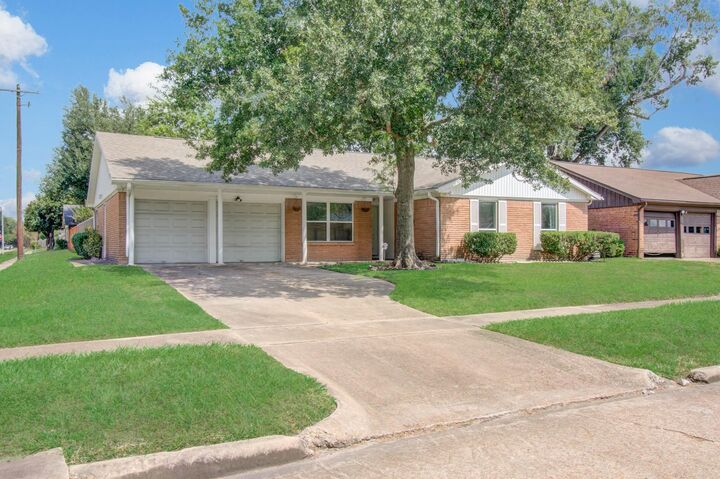 Property Photo: 8530 Rowan Lane TX 77036