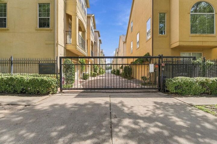 Property Photo:  1602 Colorado Street Unit A  TX 77007 
