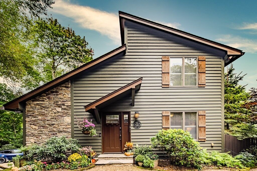Property Photo:  594 Green Hill Woods  NC 28605 