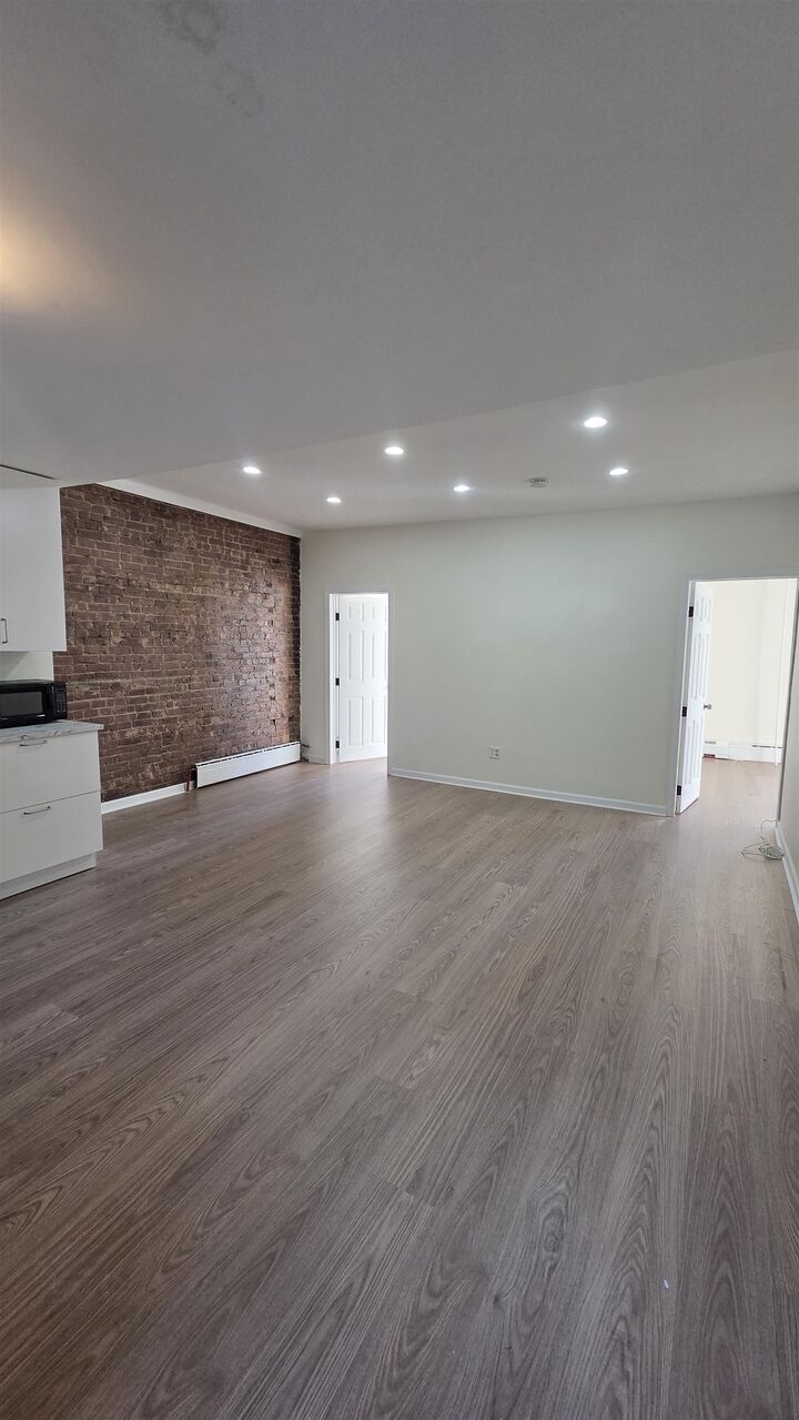 Property Photo:  471 Central Ave 2  NJ 07307 