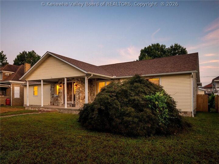 Property Photo:  2712 Collis Avenue  WV 25702 
