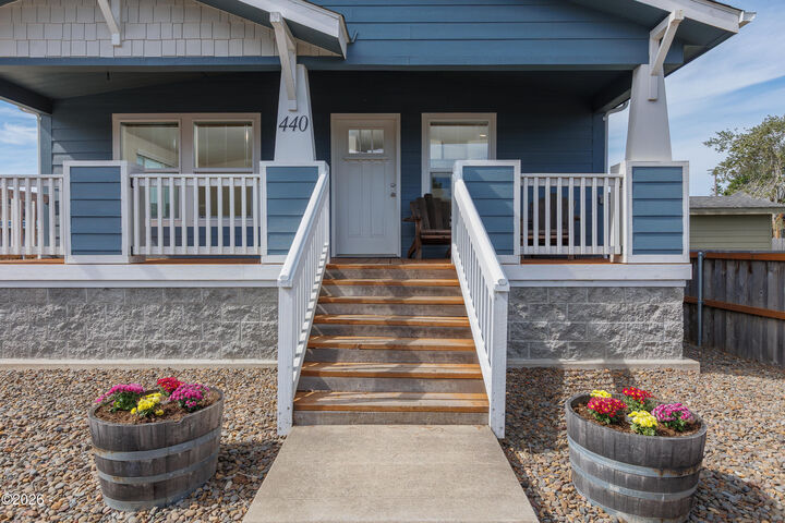 Property Photo:  440 N Bay Street  OR 97394 