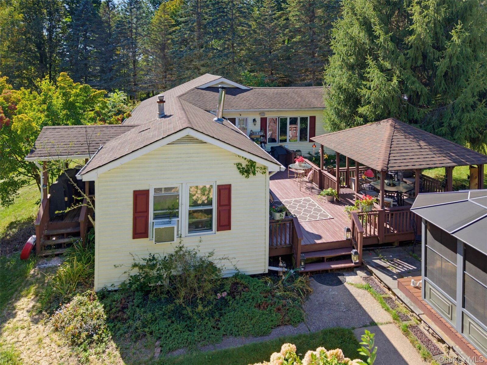 Property Photo:  1758 Ulster Heights Road  NY 12428 