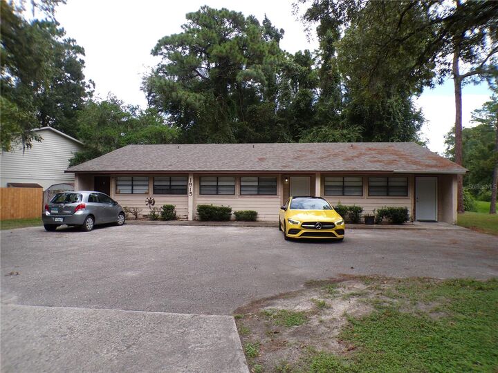 Property Photo: 1915 SW 70th Terrace FL 32607