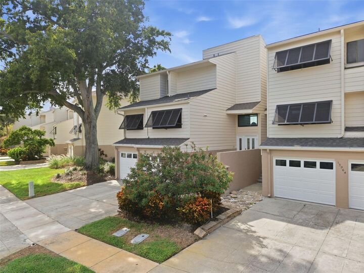 Property Photo:  13956 Lake Point Drive  FL 33762 