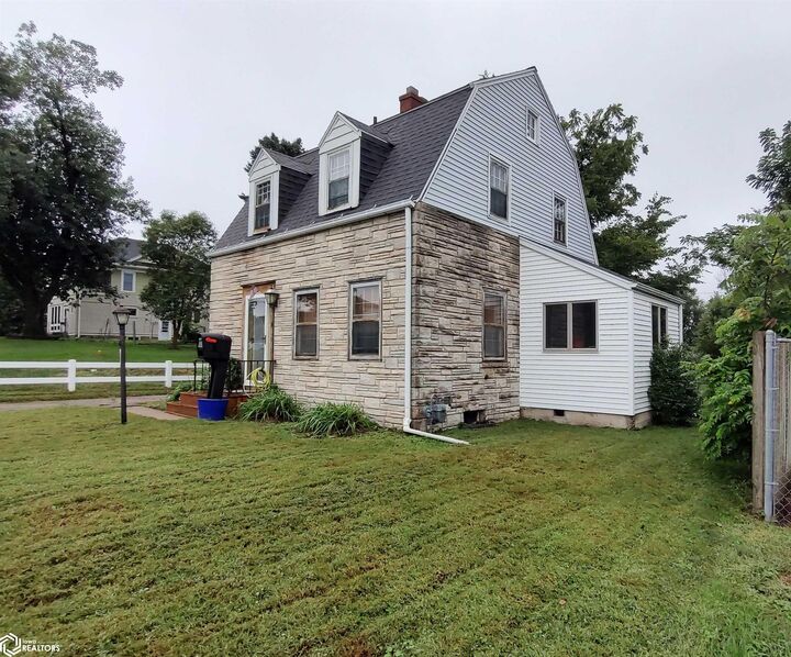 Property Photo:  1505 Kalsem Boulevard  IA 50158 