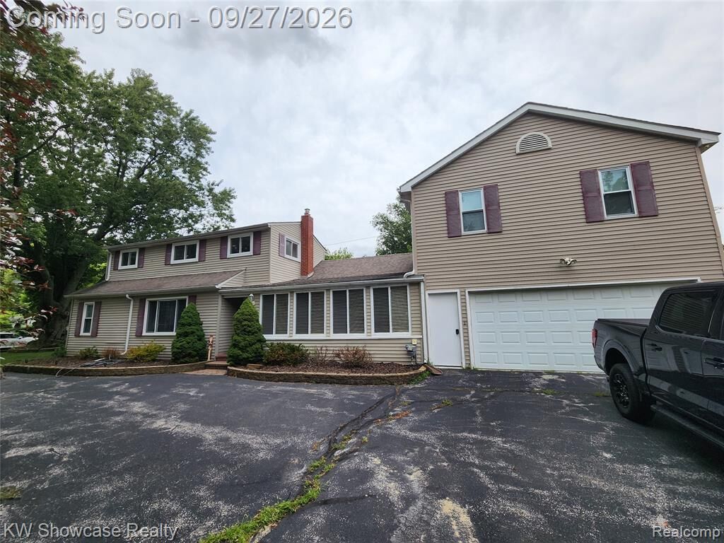 Property Photo: 3913 Donley Unit #2 Avenue MI 48309 4136