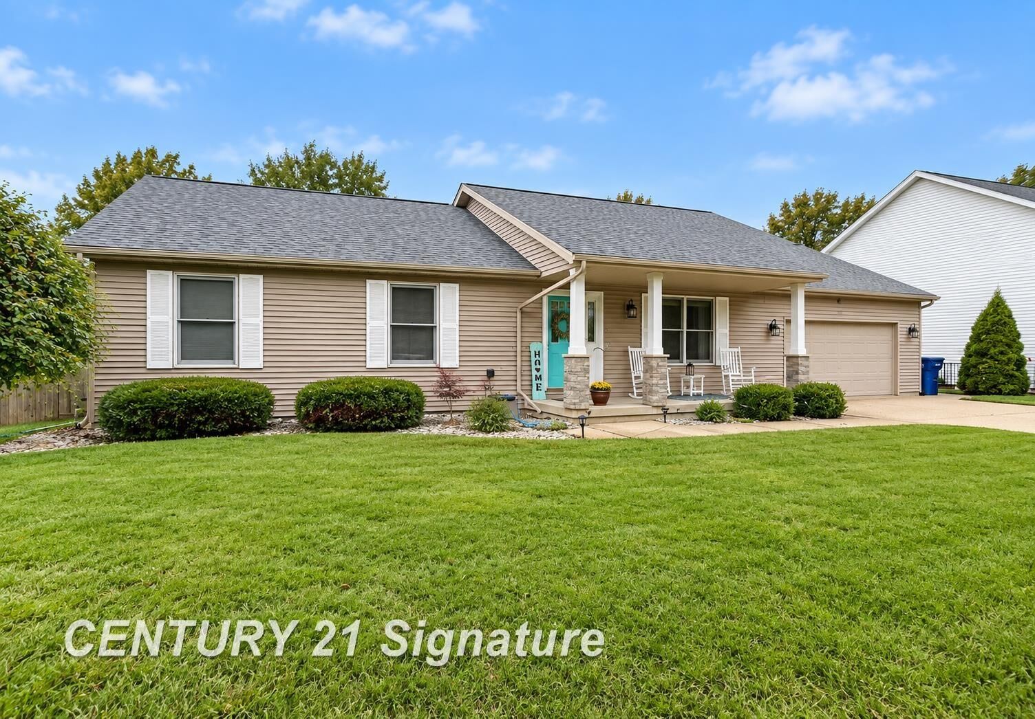 Property Photo:  4105 W Island Drive  MI 48603 