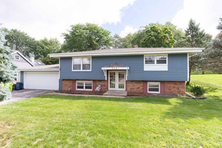 Property Photo:  713 Oxford Dr  WI 53029 
