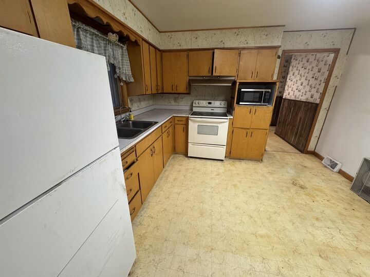 Property Photo:  115 2nd St E  ND 58793 