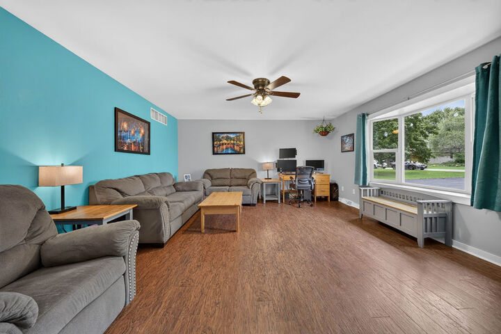 Property Photo:  331 Erickson Gate  IL 60530 