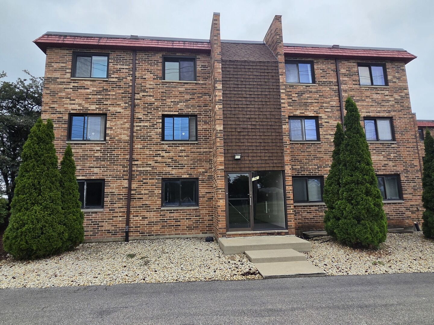 Property Photo: 1761 W Algonquin Road 1B IL 60056