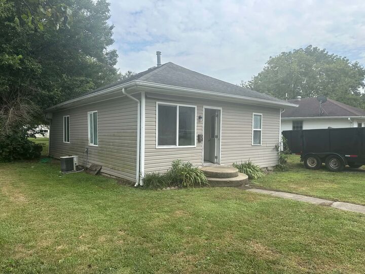 Property Photo:  807 S Spruce Street  IL 61956 