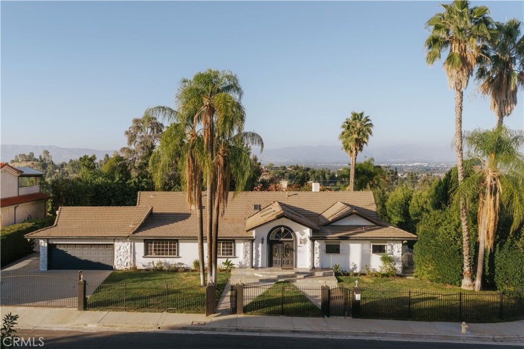 Property Photo:  18841 Pasadero Drive  CA 91356 