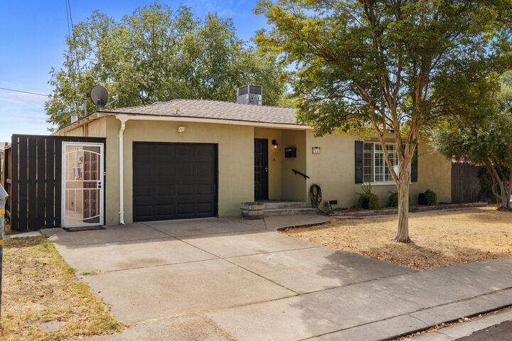Property Photo: 2110 Monticello Avenue CA 95350