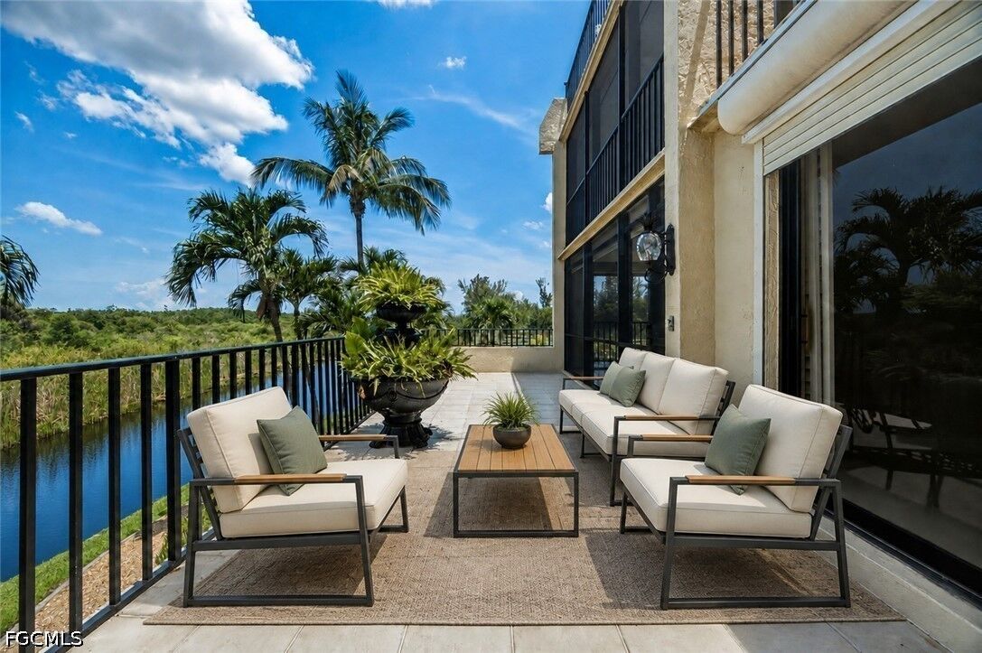 Property Photo:  7129 Lakeridge View Court 104  FL 33907 