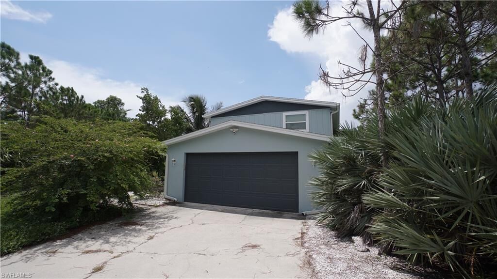 Property Photo: 12861 Iona Rd FL 33908