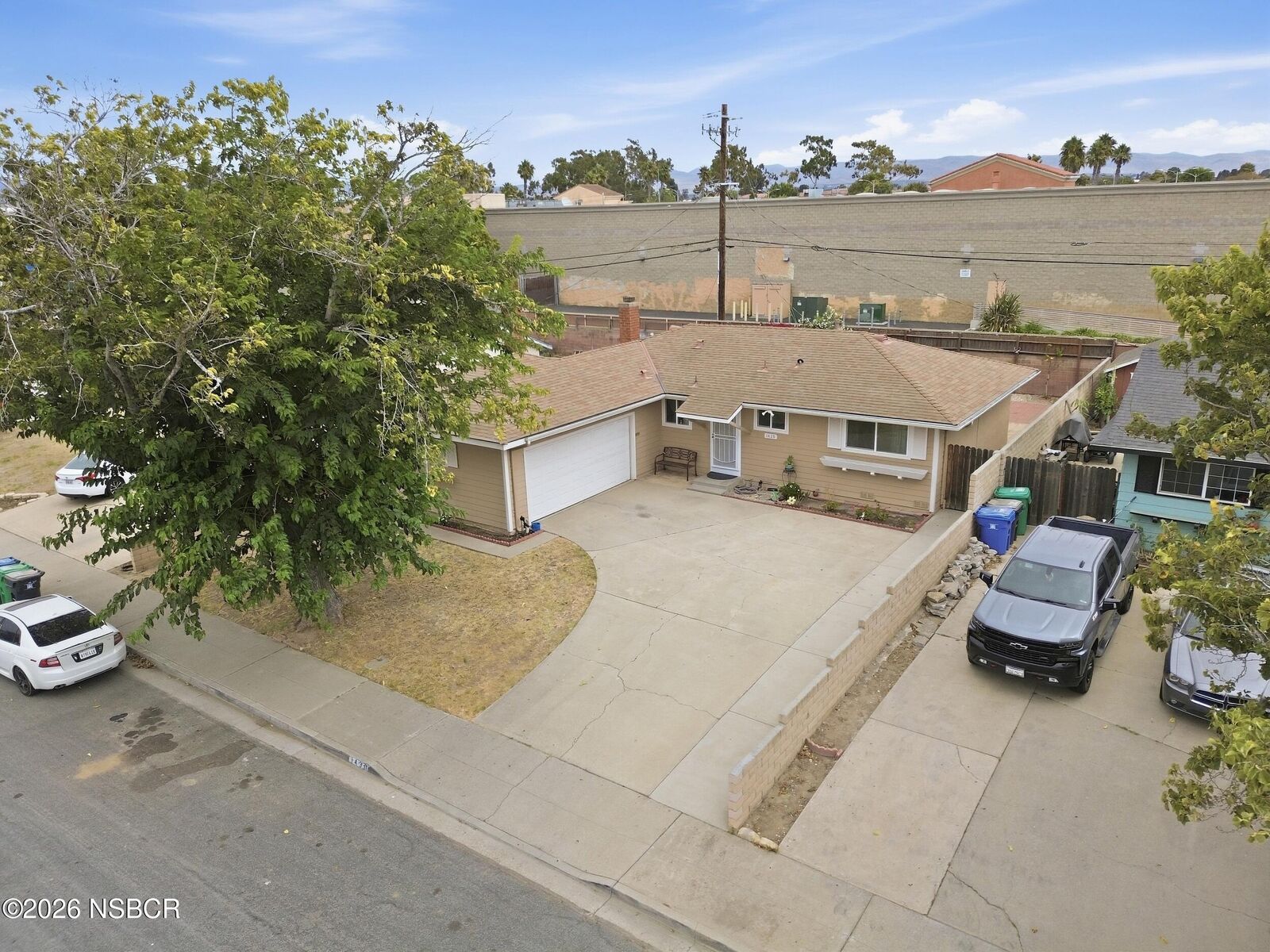 Property Photo: 1439 Claremont Place CA 93458