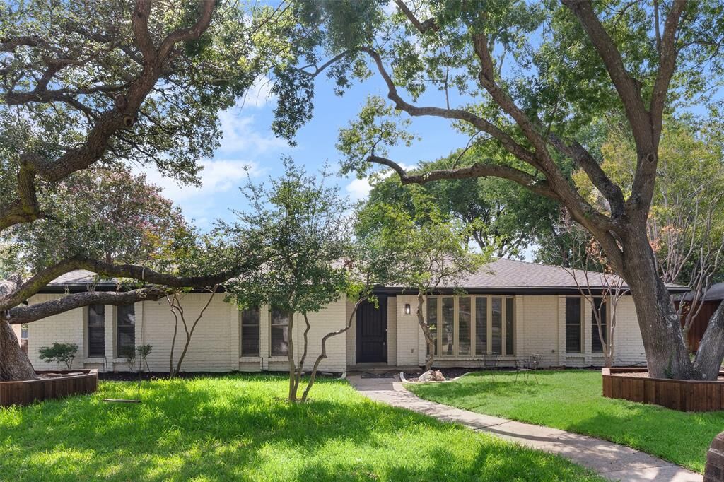 Property Photo: 1612 Northcrest Drive TX 75075