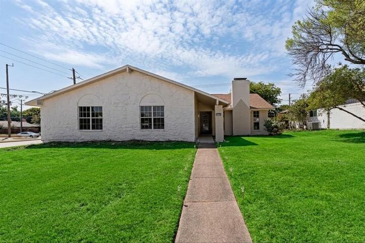 Property Photo: 1714 Baylor Drive S TX 75081