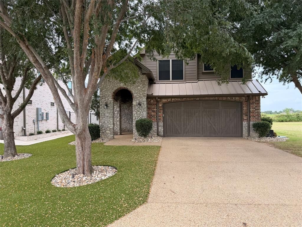 Property Photo:  155 Bay Creek Lane  TX 76245 