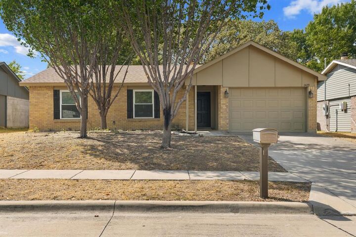 Property Photo: 6429 Yarmouth Avenue TX 76182