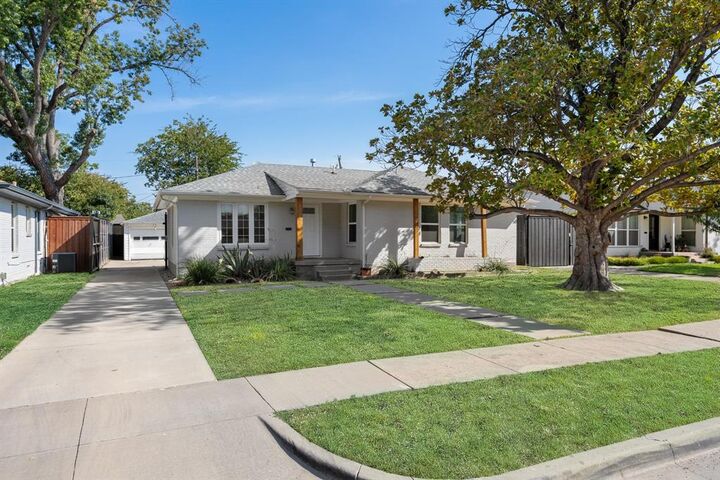 Property Photo: 3727 Hawick Lane TX 75220