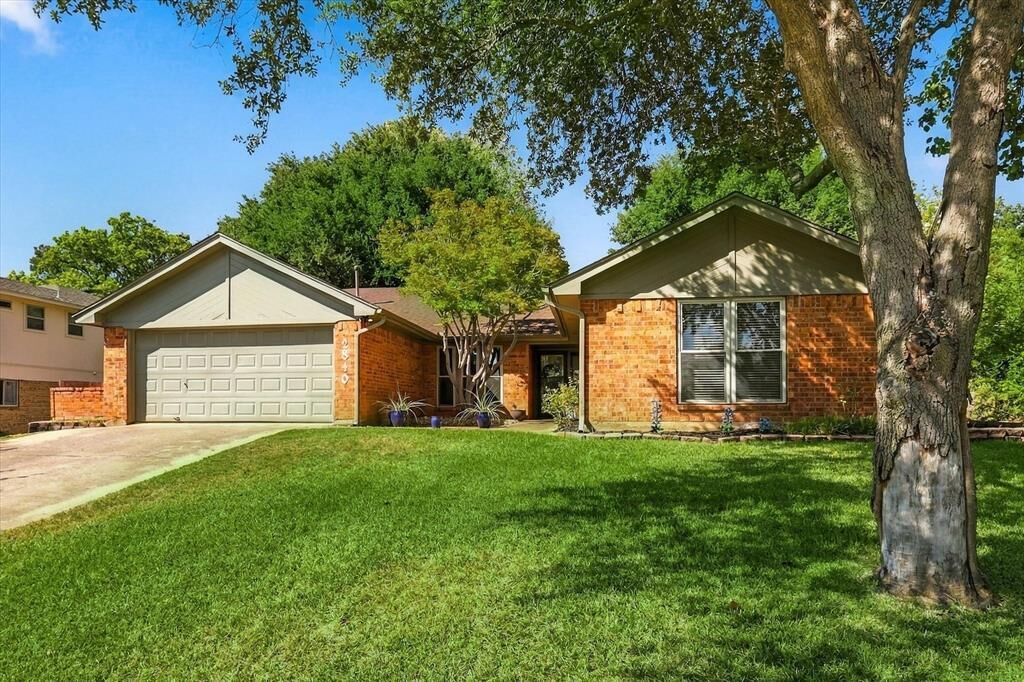 Property Photo: 2840 Southridge Drive TX 76051
