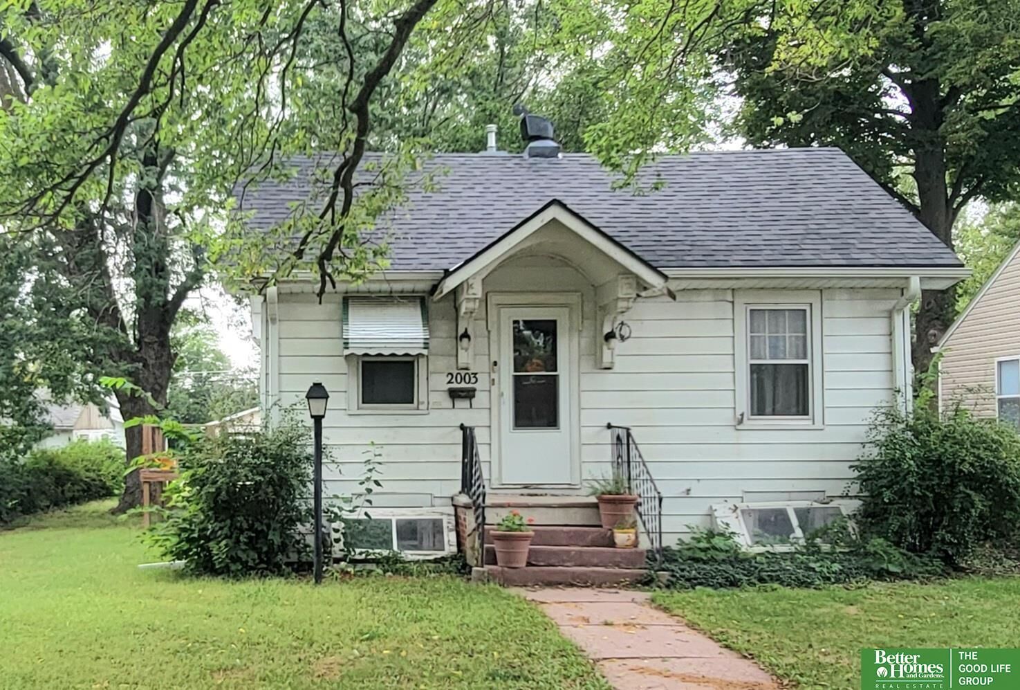 Property Photo:  2003 N Grant Avenue  NE 68467 