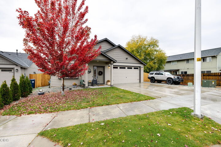 Property Photo:  1997 NW 8th  OR 97756 
