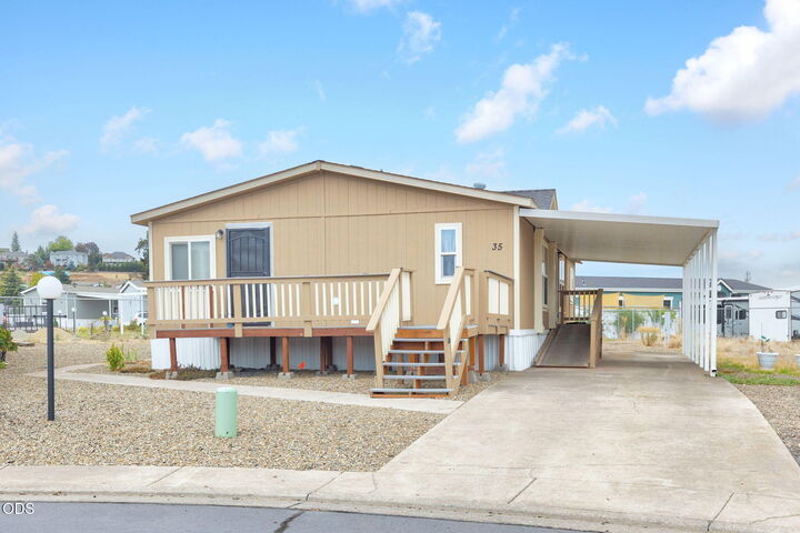 Property Photo: 4729 S Pacific Highway 35 OR 97535
