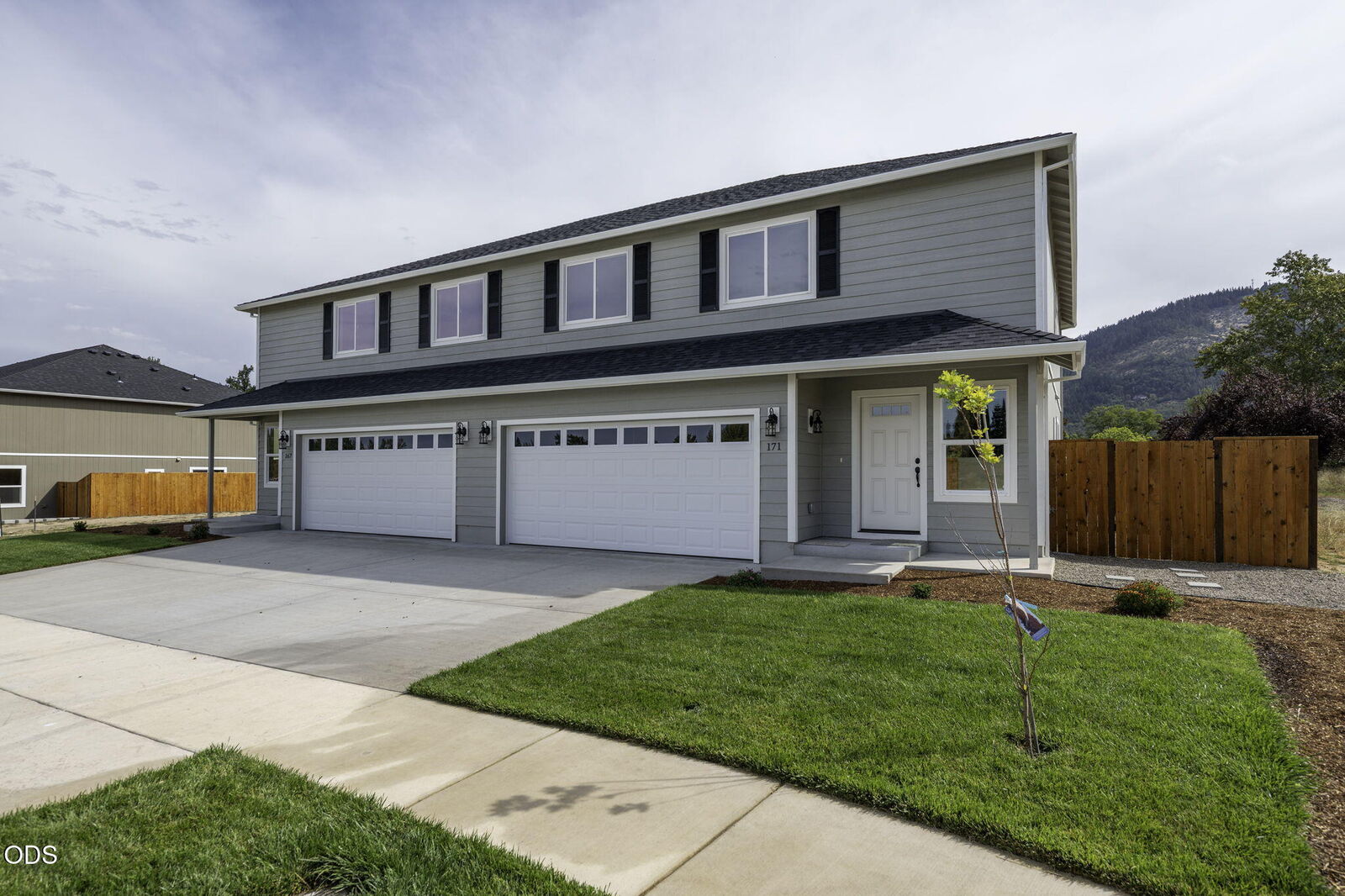 Property Photo: 171 SE Champagne Court OR 97527