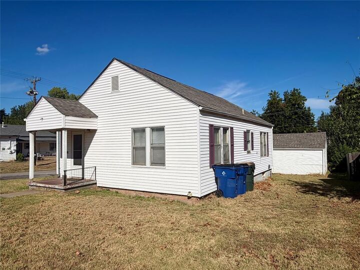 Property Photo:  1701 S 16th Street  OK 73018 