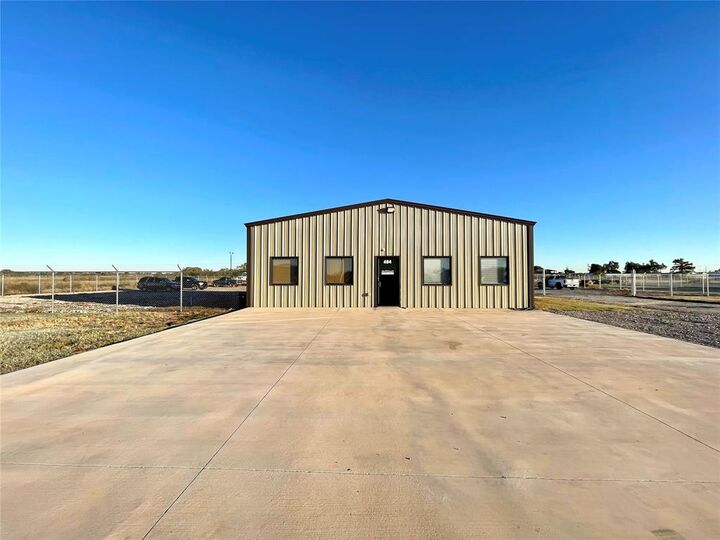 Property Photo:  404 W Pikes Peak Road  OK 73018 