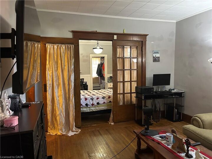 Property Photo:  102 Stanley Street  ON N3Y 1M4 
