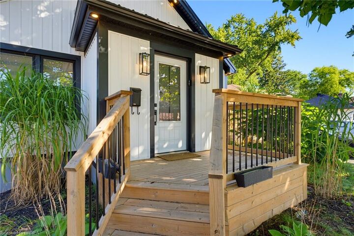 Property Photo:  410 Nelson Street  ON N3S 4E8 