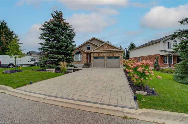 Property Photo: 574 Clipper Drive ON N2K 4B4