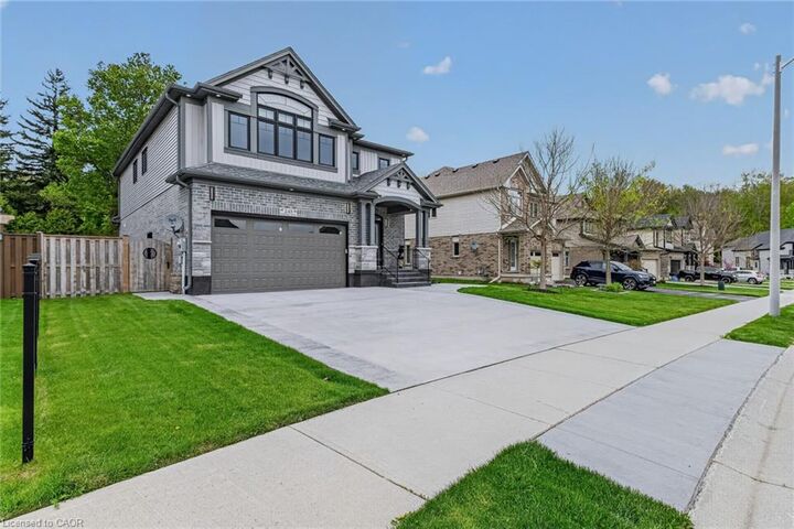 Property Photo:  249 Woodway Trail  ON N3Y 0C7 