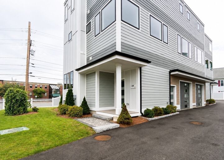 Property Photo:  312 Newton Street 1  MA 02453 