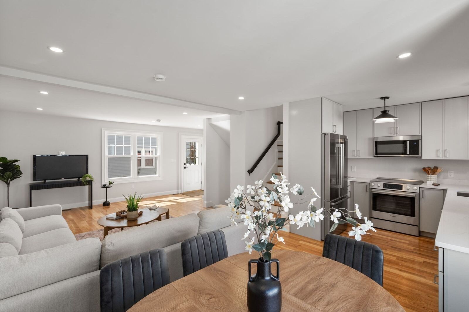 Property Photo: 15 Foster Street 15A MA 02474