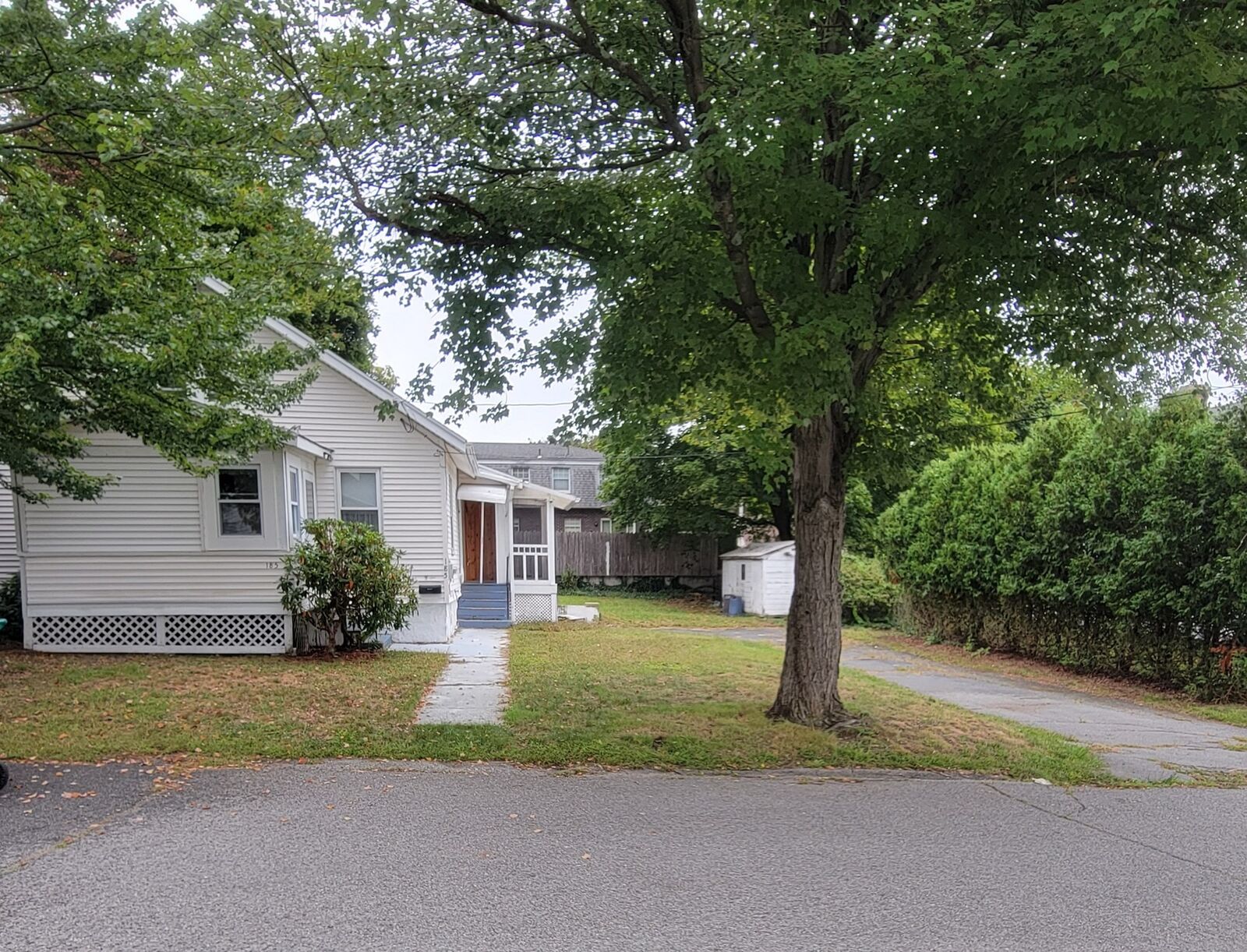 Property Photo:  185 Dracut St  MA 01854 