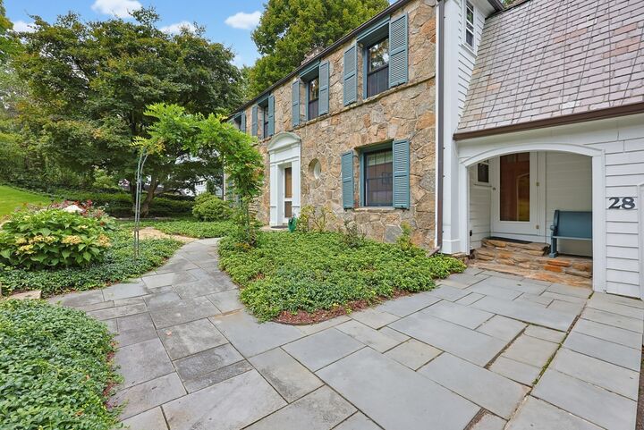 Property Photo:  28 Drury Ln  MA 01609 