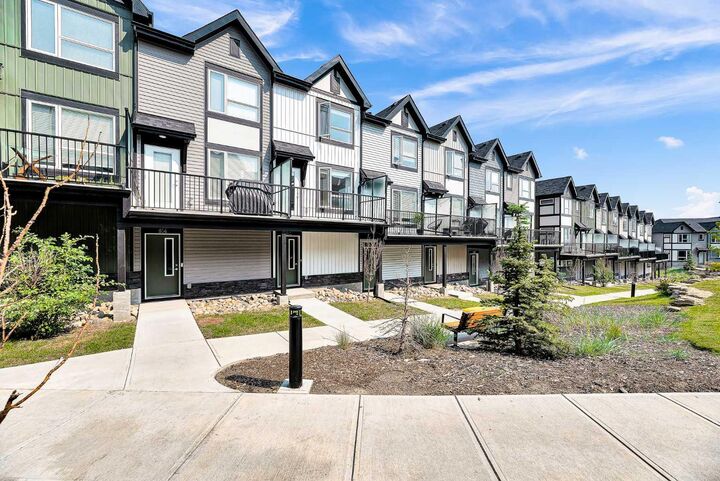 Property Photo:  16 Evanscrest Park NW  AB T3P 1R3 