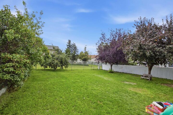 Property Photo:  10613 91A Street  AB T8X 1H7 