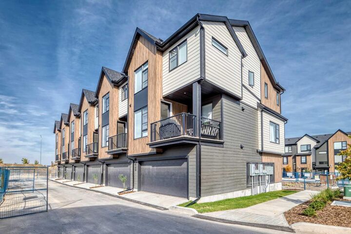 Property Photo:  199 Sage Hill Heights NW 405  AB T3R 2B2 