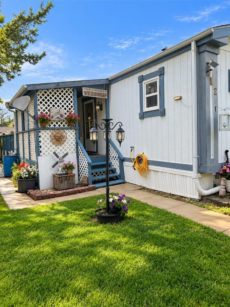 Property Photo: 212 Lucknow Street AB T0C 2S0