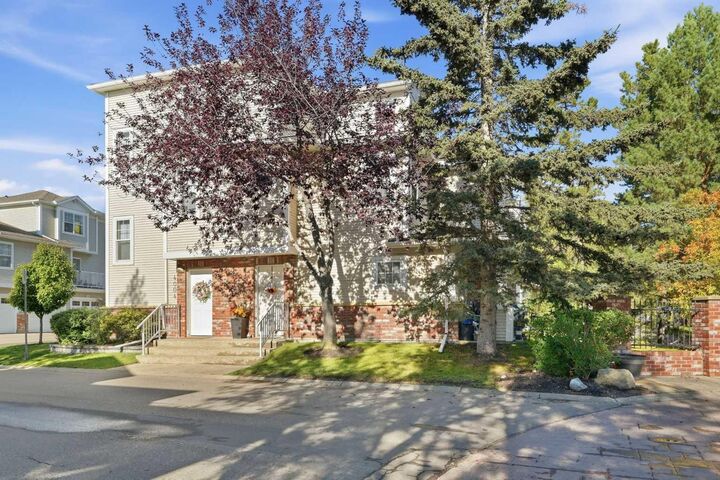 Property Photo: 7171 Coach Hill Road SW 4003 AB T3H 3R7