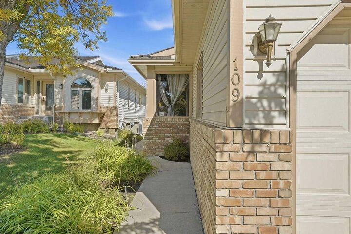 Property Photo: 109 Shawnee Rise SW AB T2Y 2S1
