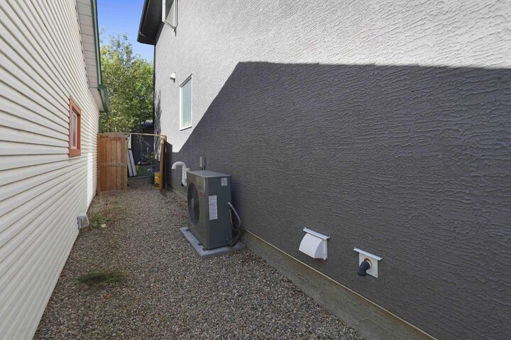 Property Photo:  4641 81 Street NW  AB T3B 2P5 