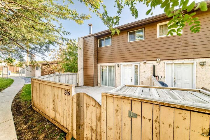 Property Photo:  5404 10 Avenue SE 316  AB T2A 5G4 